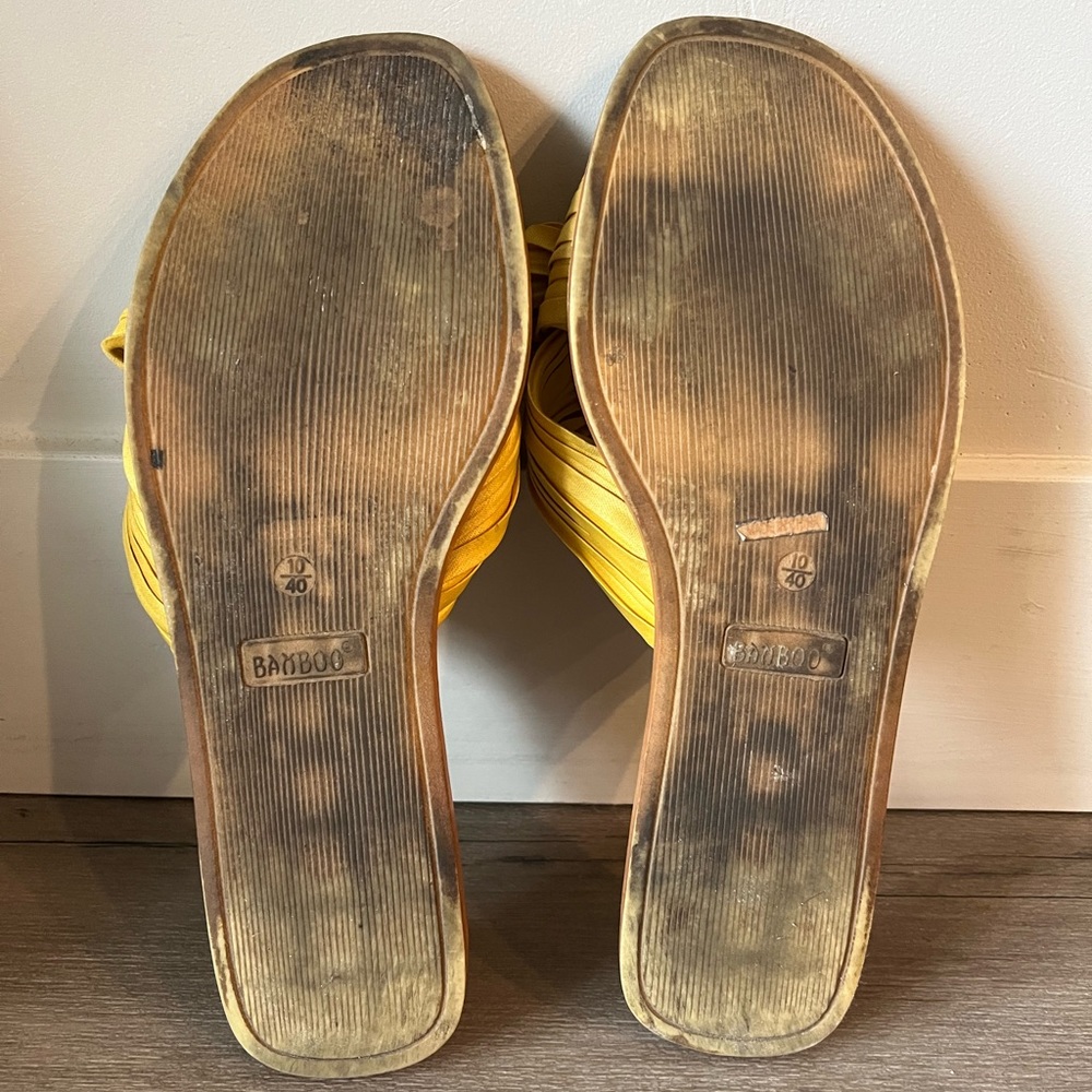 Yellow/gold sandals - Picture 3 of 3